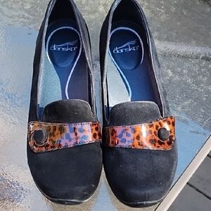 Dansko Olena black suede loafer with tortoise print strap size 41